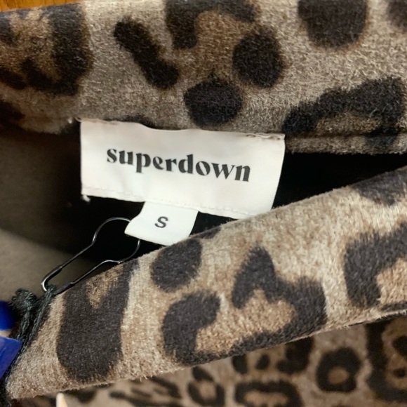 Superdown Cheetah/Leopard Mini Skirt - Picture 3 of 4